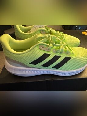RUNFALCON 3.0 SHOES - NWT M 8.5